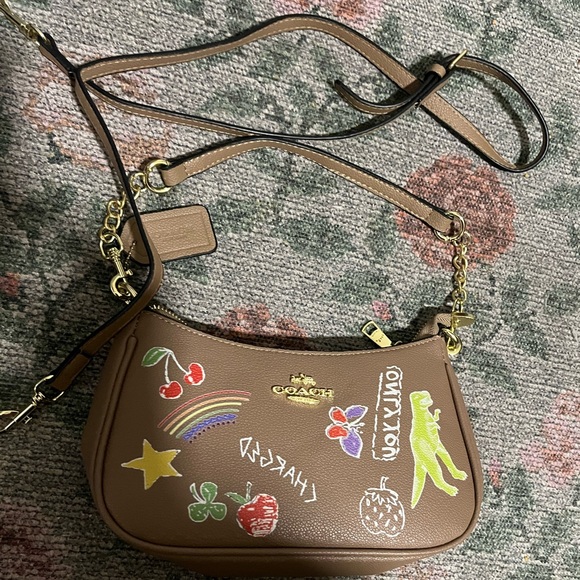 Cutest Teri shoulder bag style tan with sketch detailing ♥️🍒⭐️🍓🍀 - Picture 4 of 4